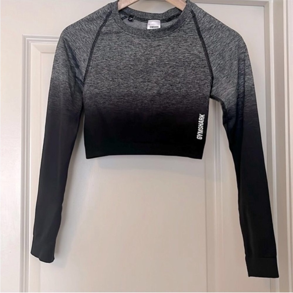 Gymshark Longsleeve cropped Dry / Moisture workout top. Black /Grey Ombré Size S